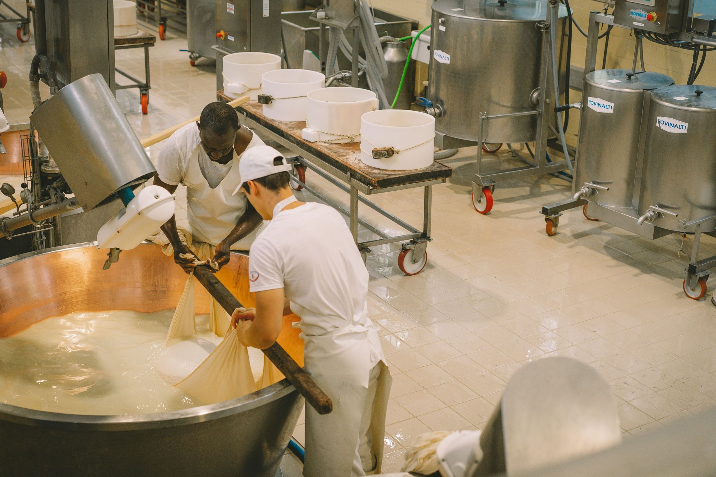 usine agroalimentaire avec technicien